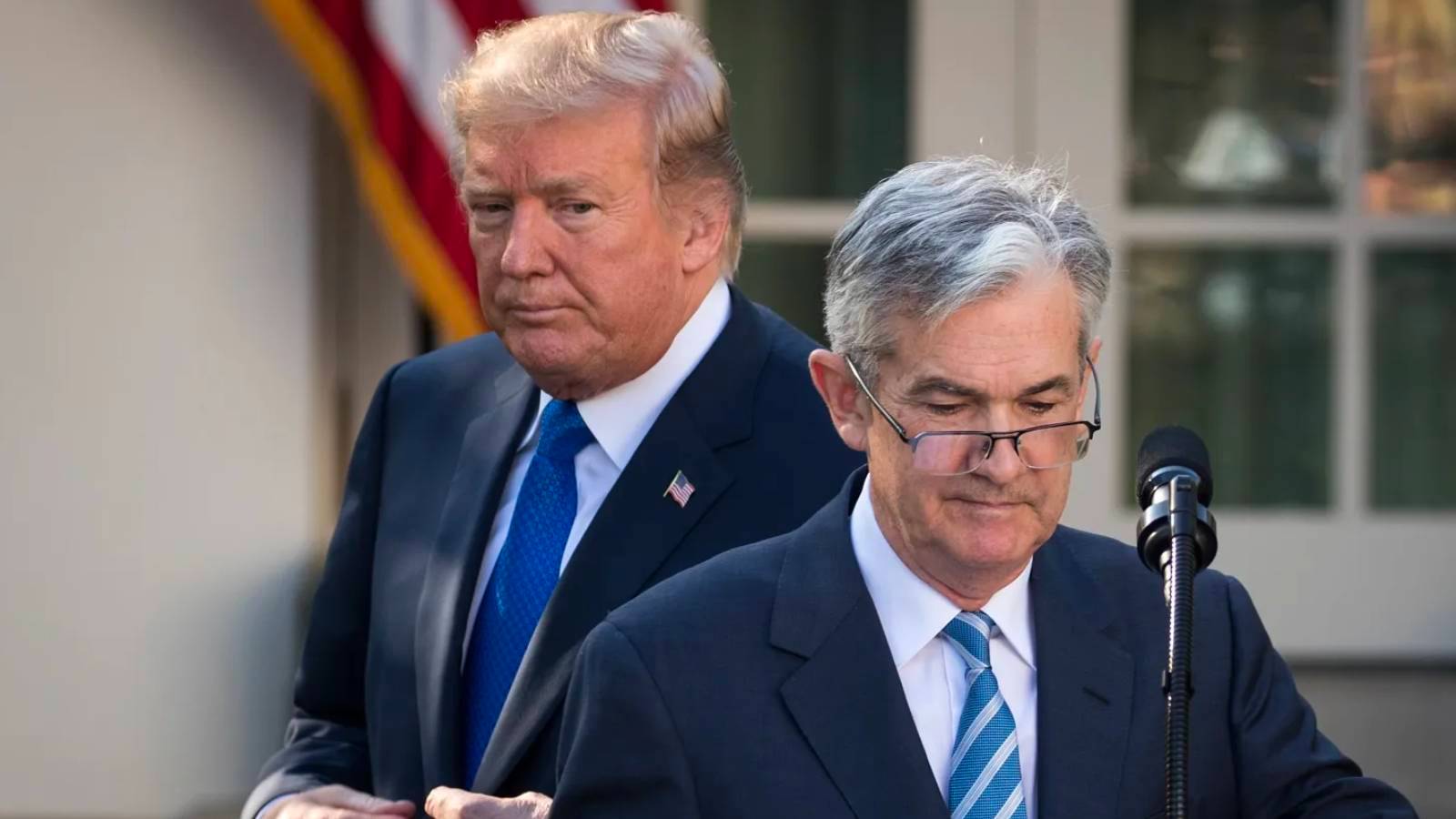 trumptan-fed-baskani-powella-hakaret-hicbir-fikri-olmayan-bir-aptal-WLLxFcwe.jpg